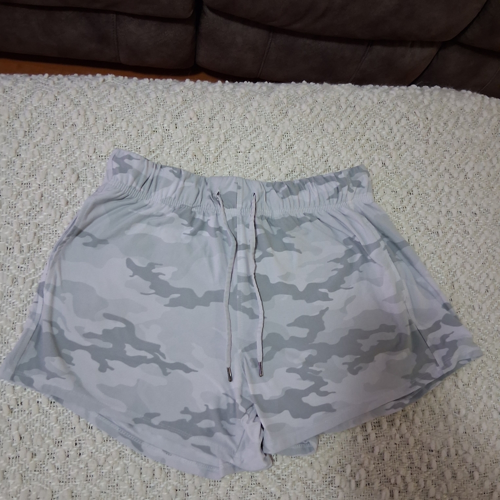 Athletic Works Women's Gray Camo Cargo Shorts